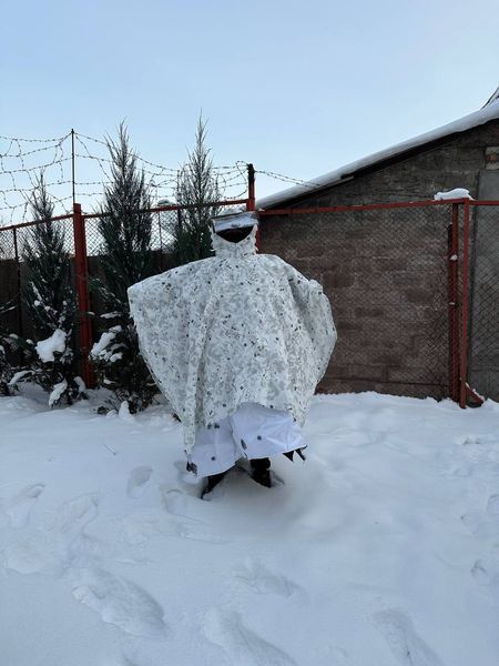 Зимовий тактичний антитепловізійний плащ у камуфляжі &laquo;клякса&raquo; зі знімною маскувальною кікіморою. кікімора біла1 фото